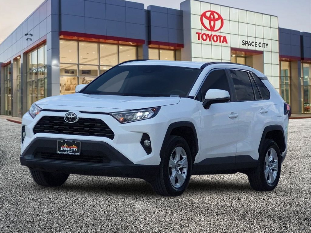 Used 2020 Toyota RAV4 XLE AWD/4WD image 2
