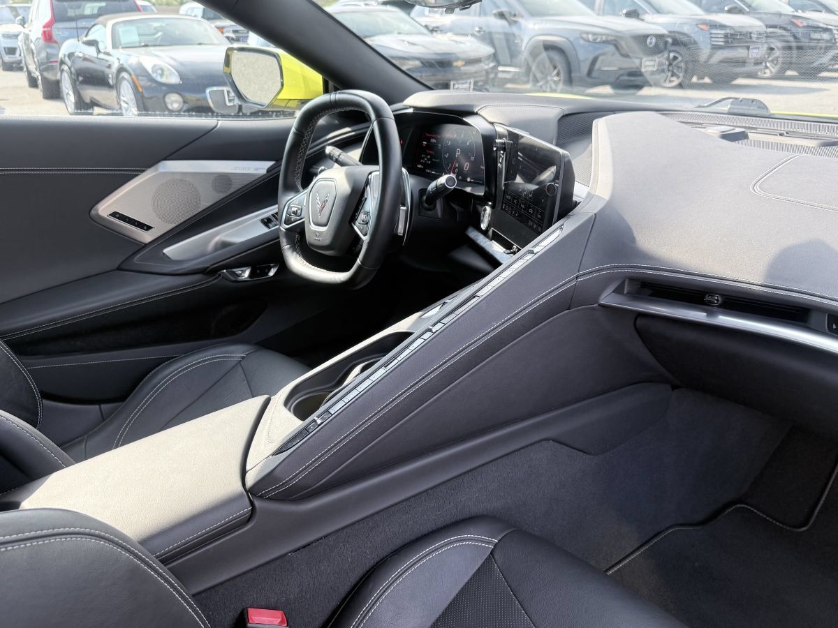 Used 2021 Chevrolet Corvette Stingray Preferred Cpe w/ Z51 Performance Package RWD image 15