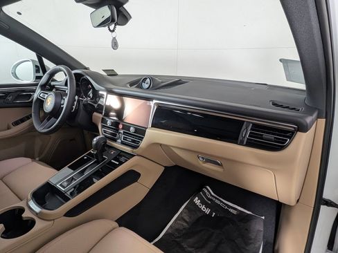 New 2026 Porsche Macan image 19