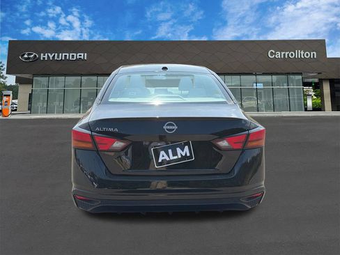 Used 2025 Nissan Altima 2.5 SV FWD image 6