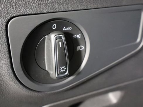 Used 2023 Volkswagen Tiguan SE FWD image 25