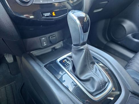 Used 2017 Nissan Rogue SV AWD/4WD image 30