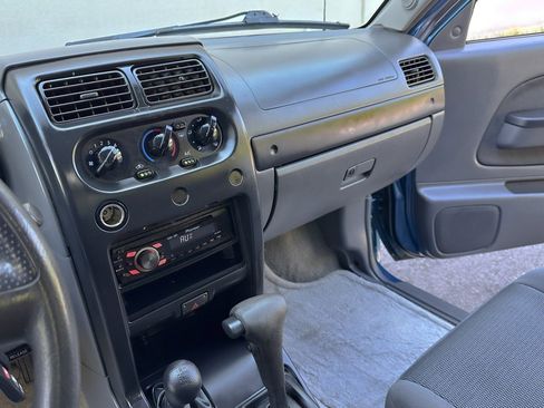 Used 2004 Nissan Frontier S/C image 26