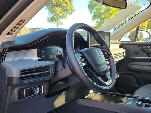 Certified 2024 Lincoln Corsair Premiere image 9