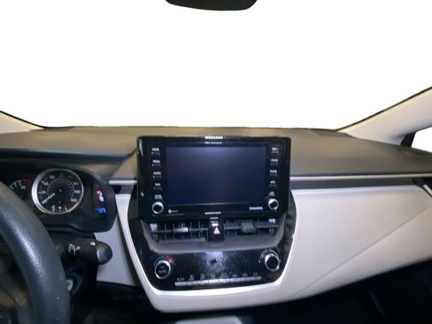 Used 2022 Toyota Corolla LE image 10