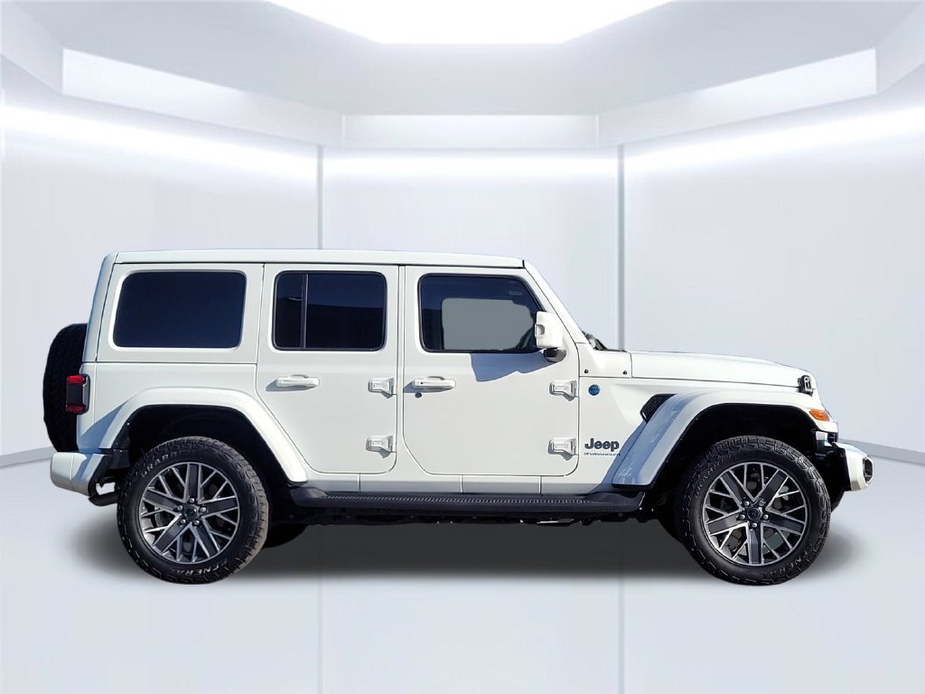 Used 2024 Jeep Wrangler High Altitude AWD/4WD image 3