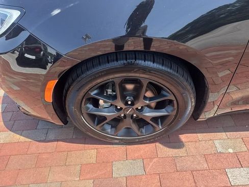 Used 2025 Chrysler Pacifica Limited FWD image 10
