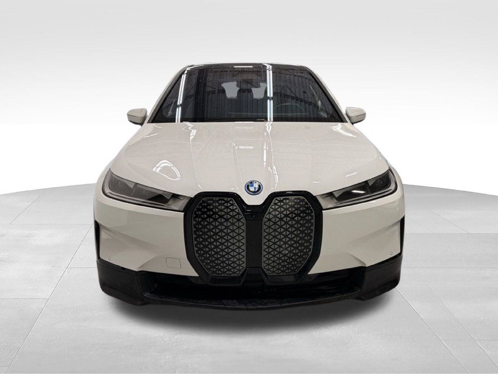 Used 2024 BMW iX xDrive50 AWD/4WD image 8