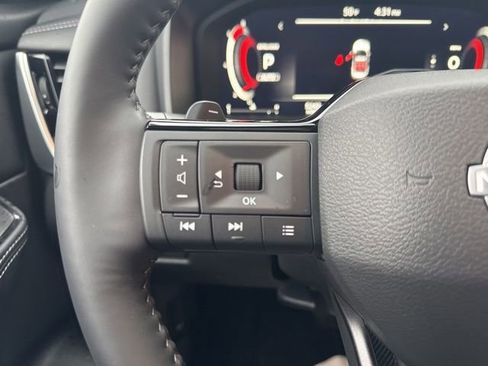 Used 2025 Nissan Rogue SL w/ Tech Package image 12