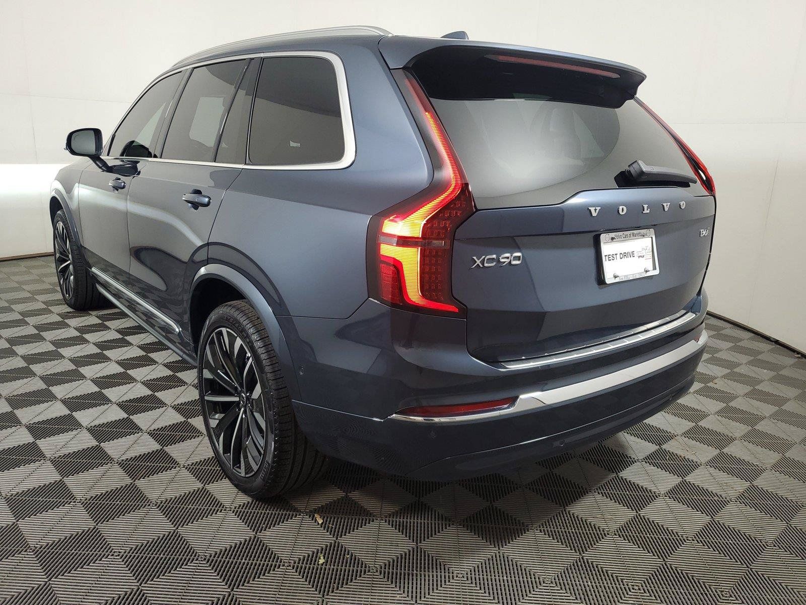 Certified 2026 Volvo XC90 B6 Plus w/ Protection Package Premier AWD/4WD image 4