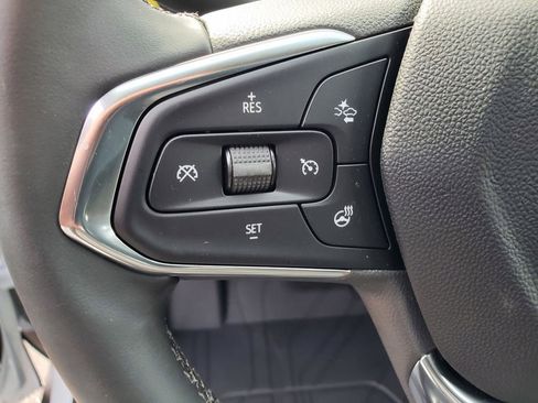 New 2026 Chevrolet Trax LT w/ Midnight Edition FWD image 13