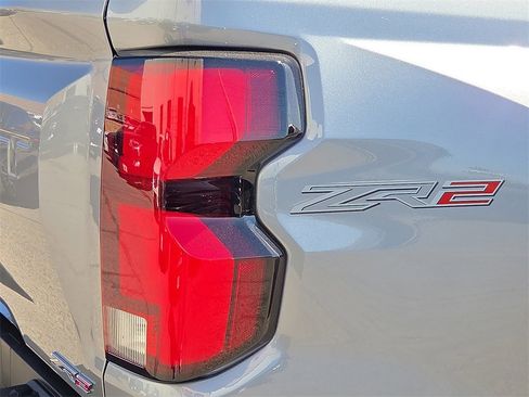 Used 2025 Chevrolet Colorado ZR2 w/ Technology Package image 12