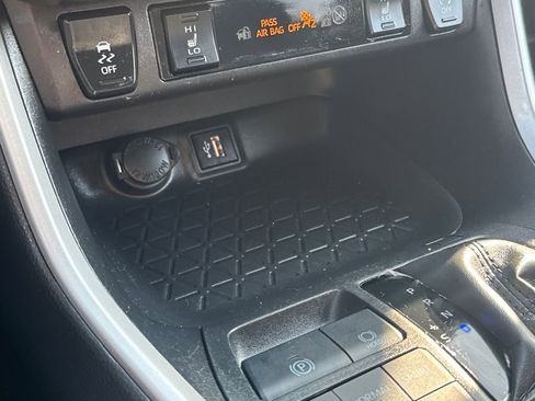 Used 2025 Toyota RAV4 XLE w/ Convenience Package image 26