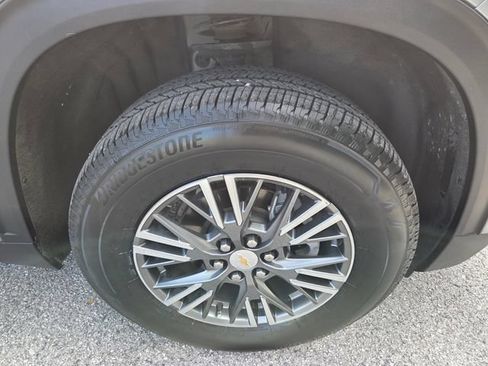 Used 2025 Chevrolet Traverse LT AWD/4WD image 9