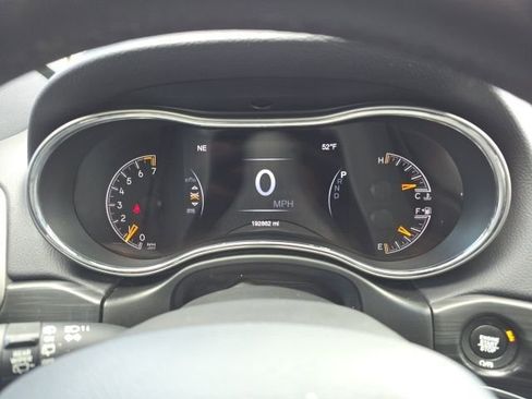 Used 2019 Jeep Grand Cherokee Limited image 14