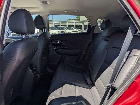 Used 2022 Kia Niro Touring Special Edition FWD image 12