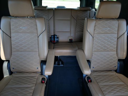 Used 2022 Cadillac Escalade ESV Sport w/ Touring Package AWD/4WD image 11