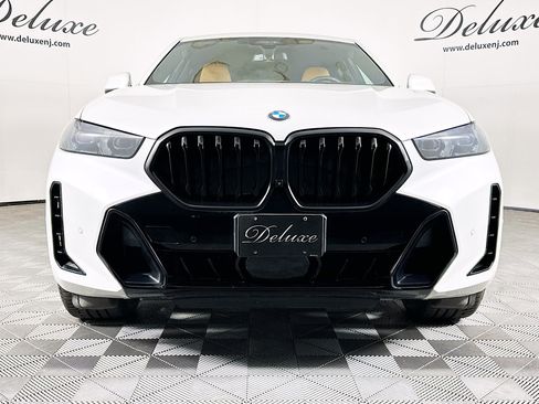 Used 2024 BMW X6 xDrive40i w/ Premium Package image 2