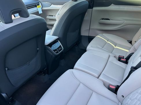 New 2025 Volvo EX90 Plus image 10