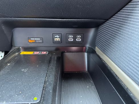 Used 2025 Toyota Camry SE FWD image 25