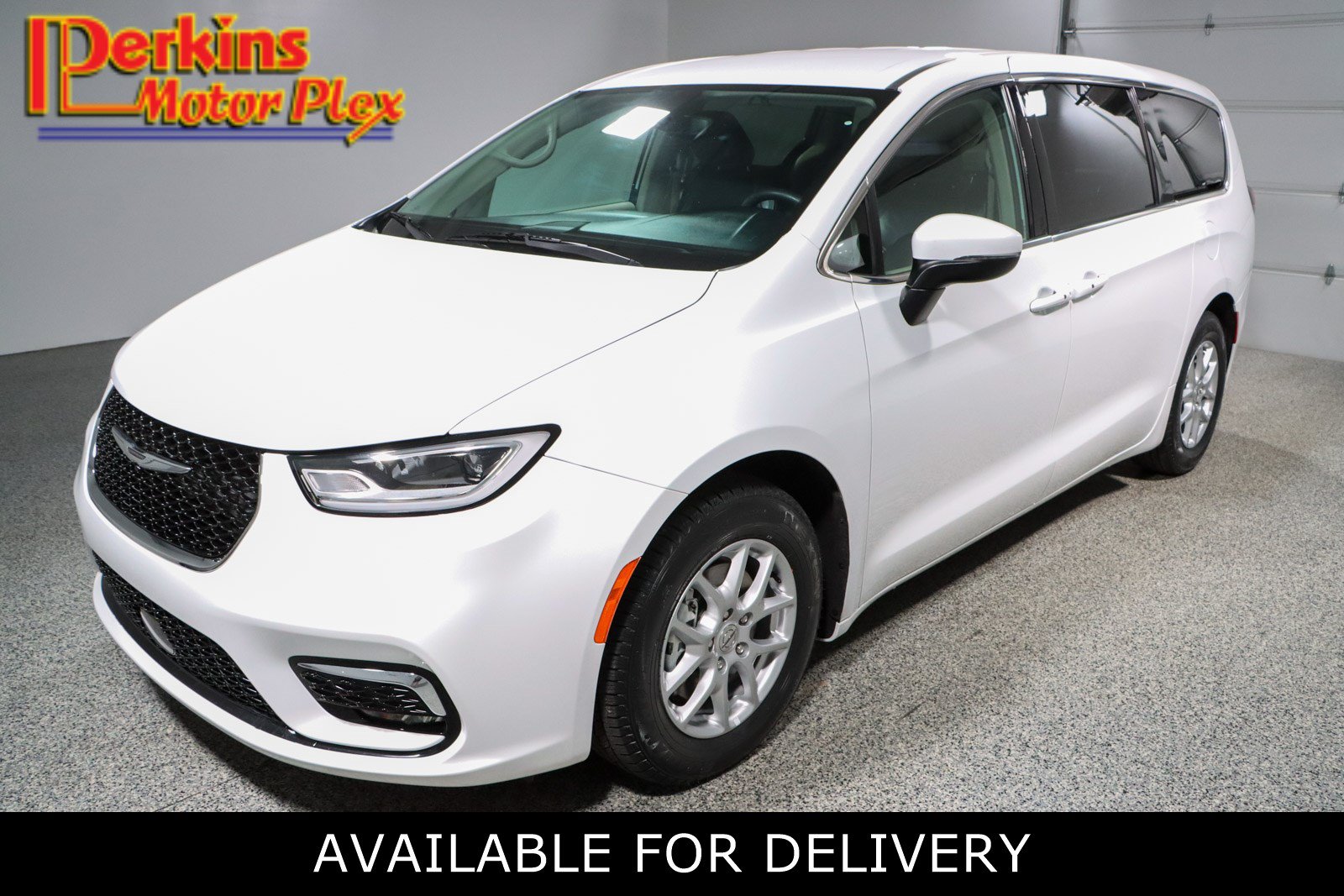 Used 2023 Chrysler Pacifica Touring-L FWD image 1