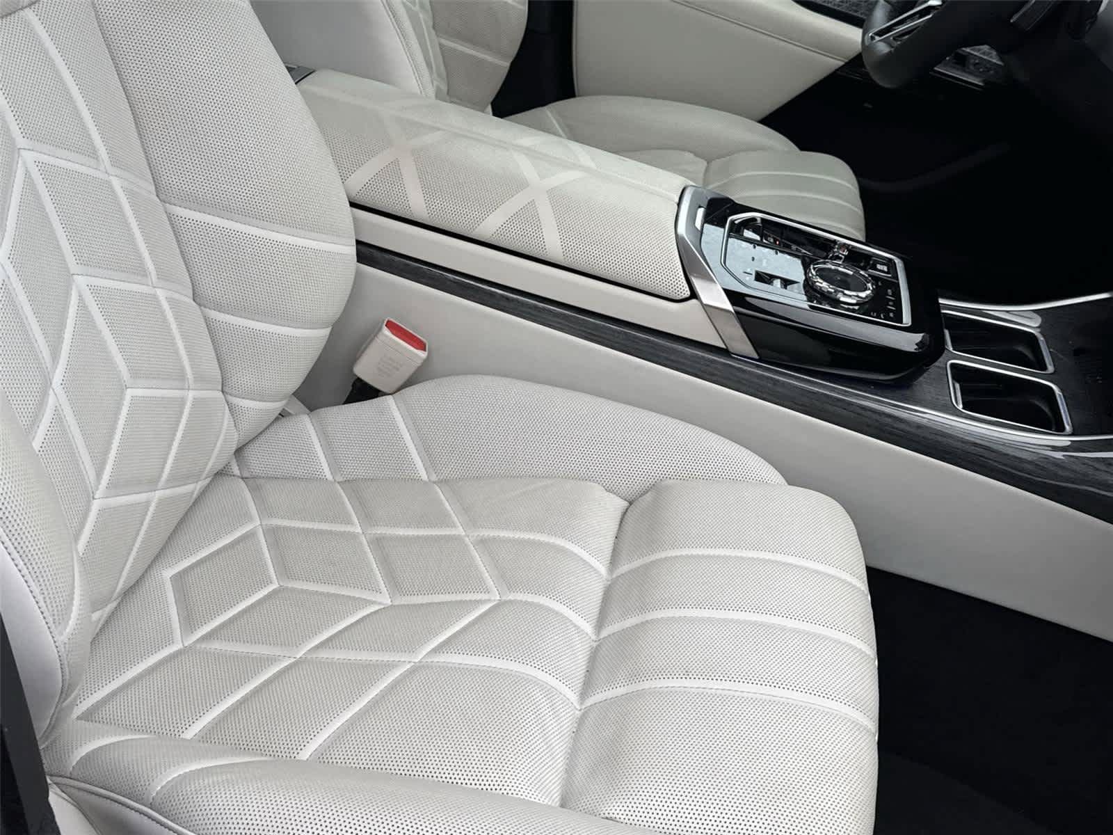 Used 2023 BMW 760i xDrive w/ Executive Package AWD/4WD image 16