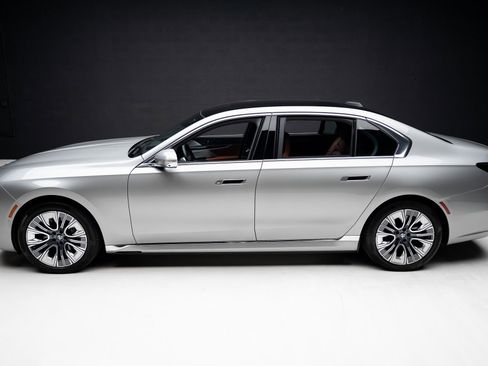 Used 2023 BMW i7 xDrive60 image 16