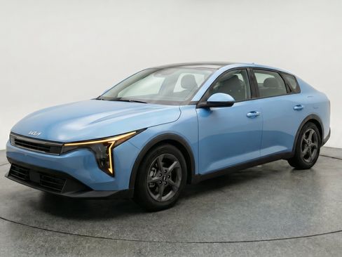 Used 2025 Kia K4 FWD image 3