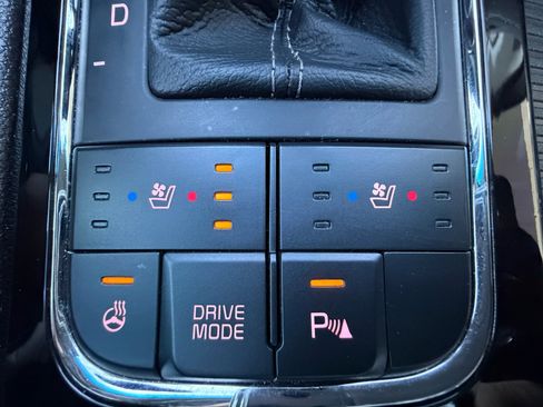 Used 2016 Kia Sedona SX Limited image 31