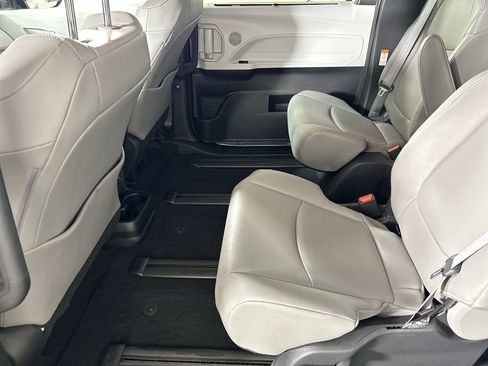 Used 2025 Toyota Sienna XLE image 24