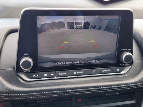 Used 2024 Nissan Rogue S AWD/4WD image 19