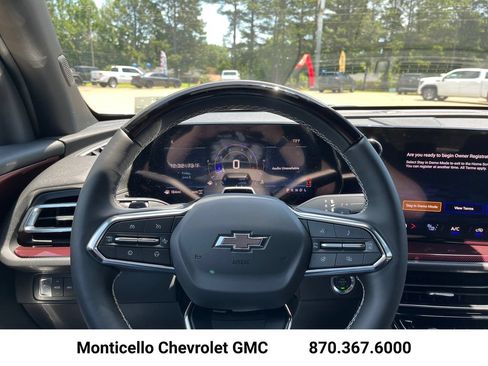 New 2026 Chevrolet Traverse Z71 w/ Enhanced Driving Package AWD/4WD image 13