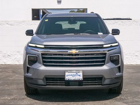 New 2026 Chevrolet Traverse LT w/ Driver Confidence Package FWD image 2