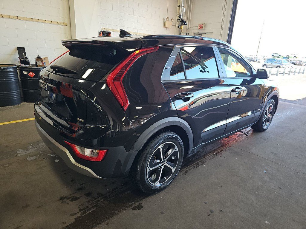 Certified 2023 Kia Niro EX FWD image 5