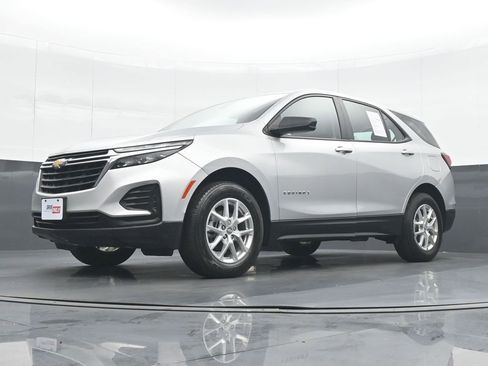 Used 2022 Chevrolet Equinox LS image 17