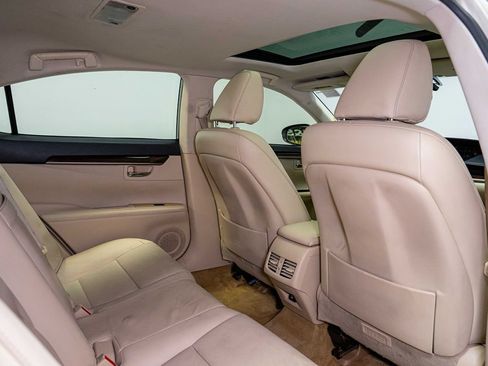 Used 2013 Lexus ES 350 w/ Luxury Pkg FWD image 16