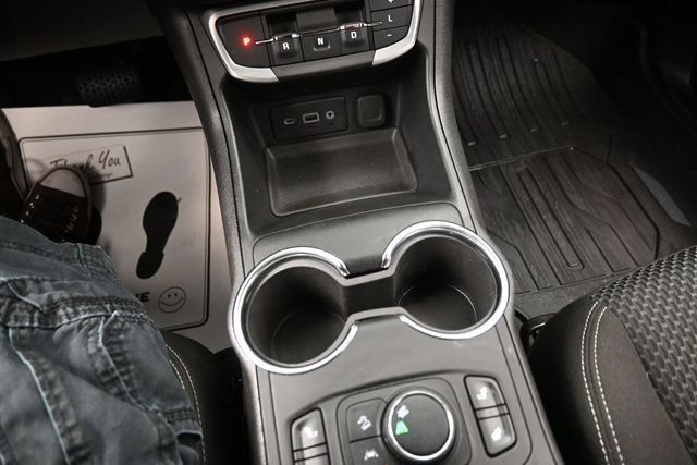 Used 2024 GMC Terrain SLE w/ Driver Convenience Package FWD image 11