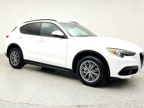 Used 2022 Alfa Romeo Stelvio Sprint image 3