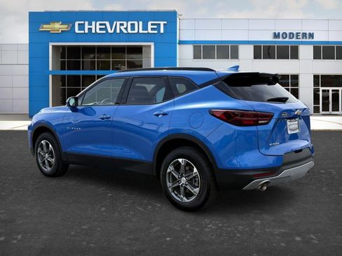 Used 2024 Chevrolet Blazer LT w/ Convenience Package FWD image 3