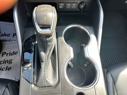 Used 2022 Toyota Highlander XLE image 17