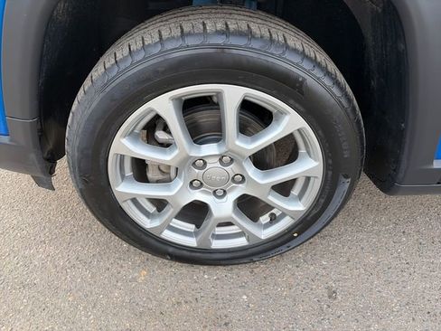 Used 2022 Jeep Compass Latitude w/ Sun and Sound Group AWD/4WD image 14