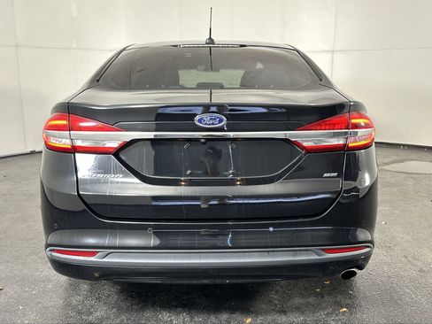 Used 2017 Ford Fusion SE w/ Fusion SE Technology Package image 10
