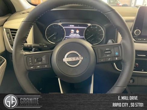 Used 2024 Nissan Rogue SV w/ SV Premium Package image 14