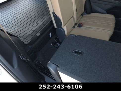 Used 2024 Volkswagen Tiguan SE R-Line AWD/4WD image 40