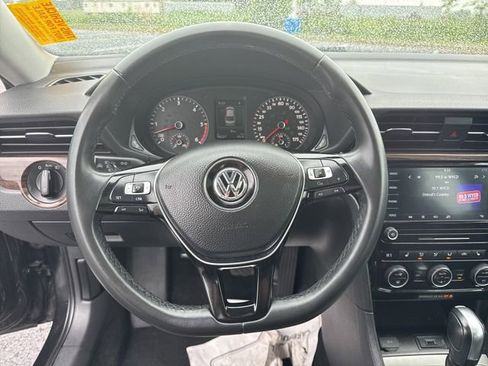Used 2022 Volkswagen Passat 2.0T image 17