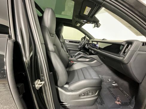 Used 2025 Porsche Cayenne Turbo image 21