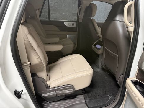 Used 2024 Lincoln Navigator L Reserve AWD/4WD image 15