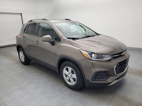 Used 2021 Chevrolet Trax LT w/ LT Convenience Package image 13