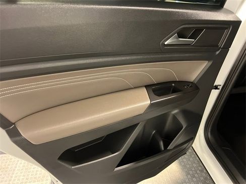 Certified 2023 Volkswagen Atlas Cross Sport SE image 18