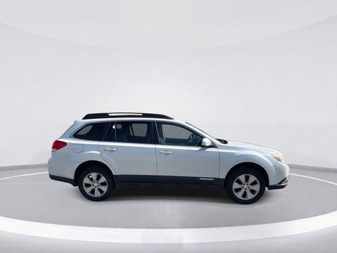 Used 2012 Subaru Outback 2.5i Premium w/ All-Weather Pkg image 9